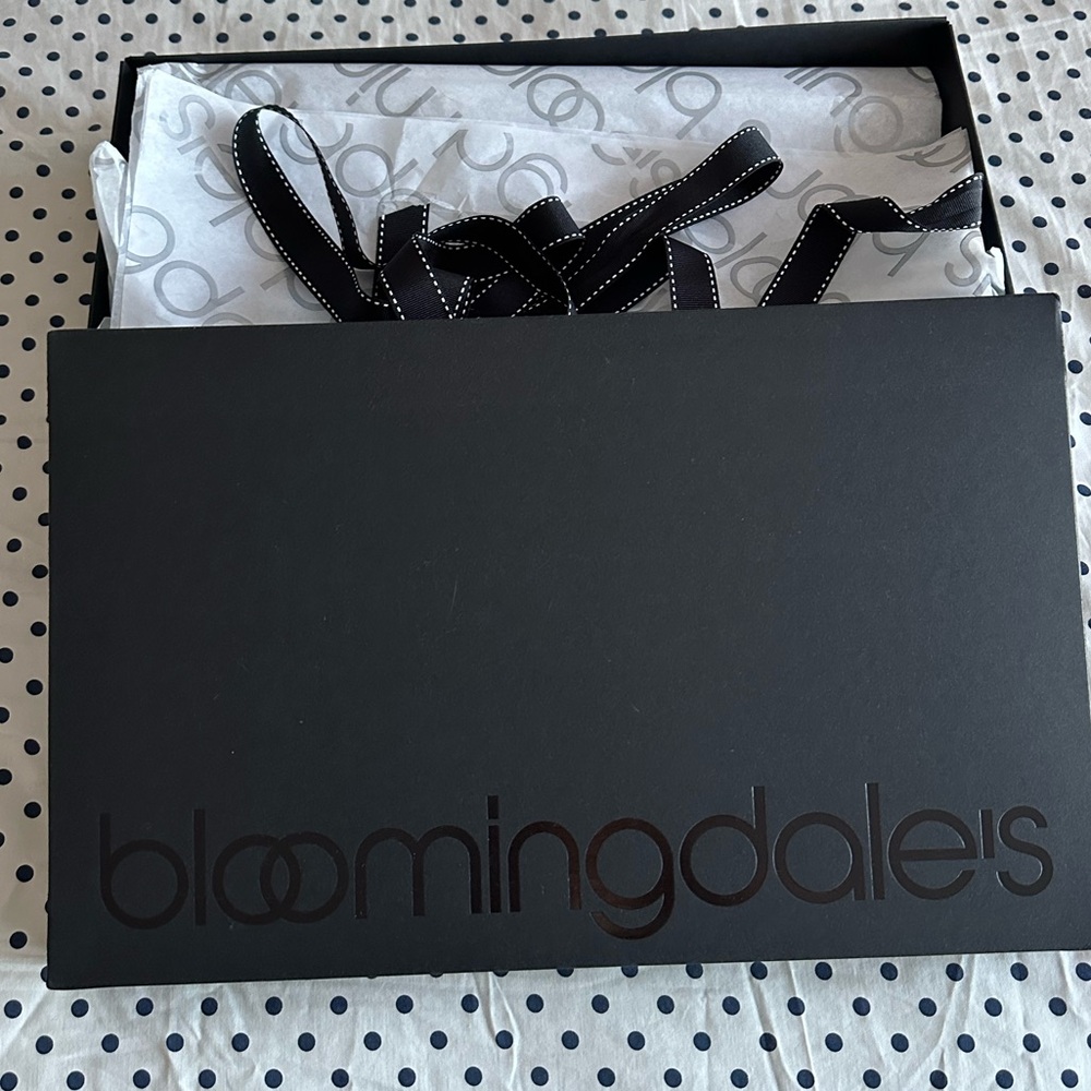 Bloomingdale’s gift box new
